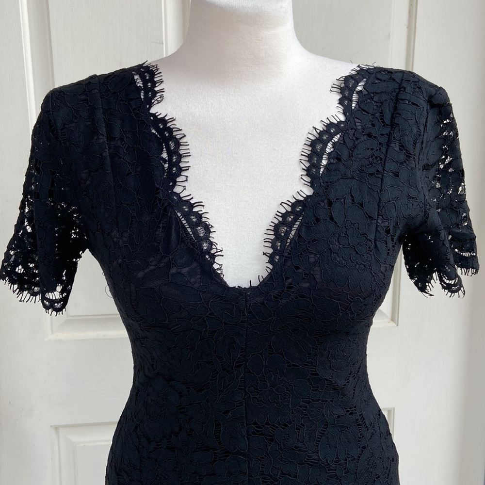 DRESS forum Los Angeles Black floral laced fully lined cocktail formal midi